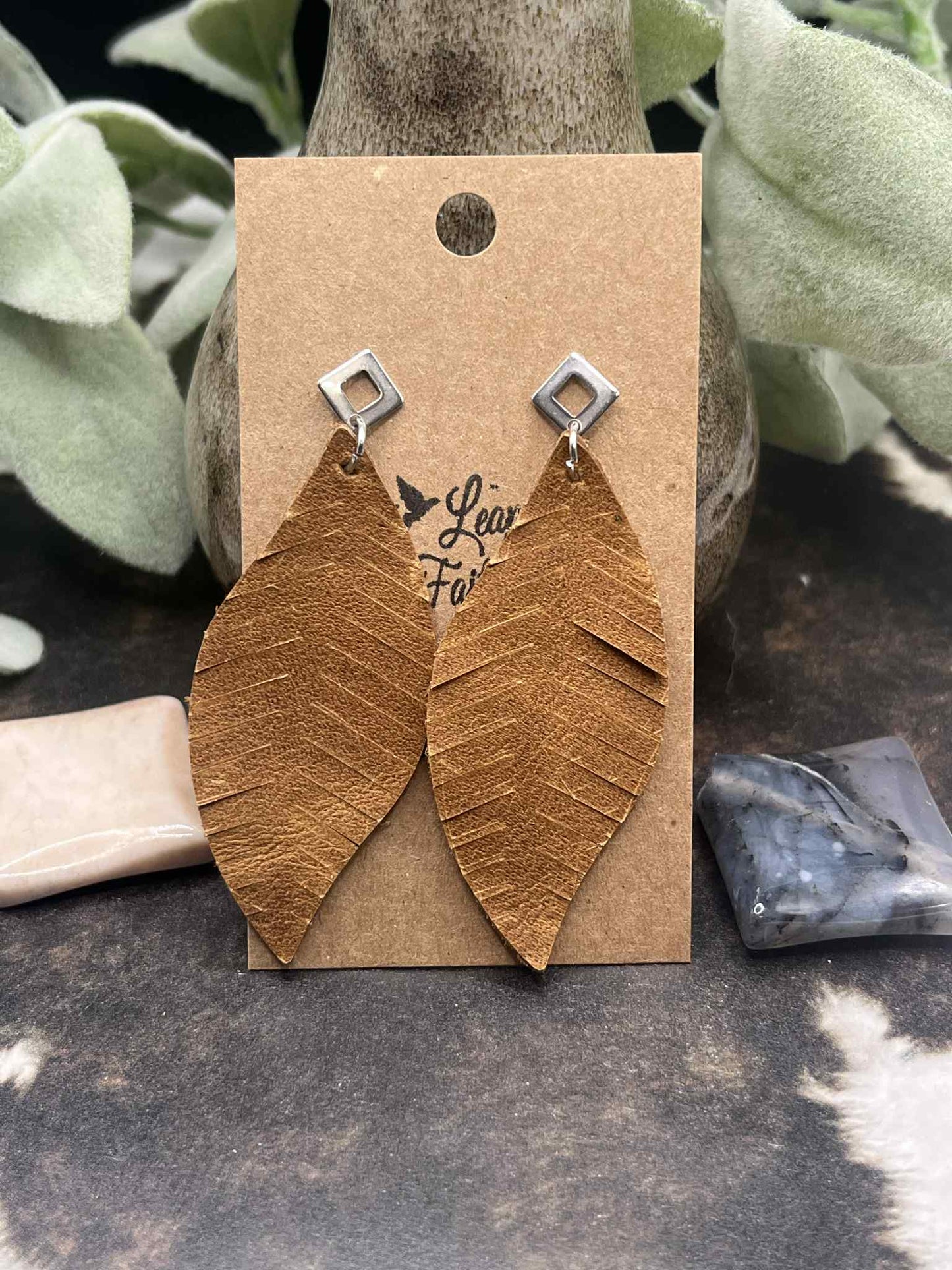 Brown Fringe leaf